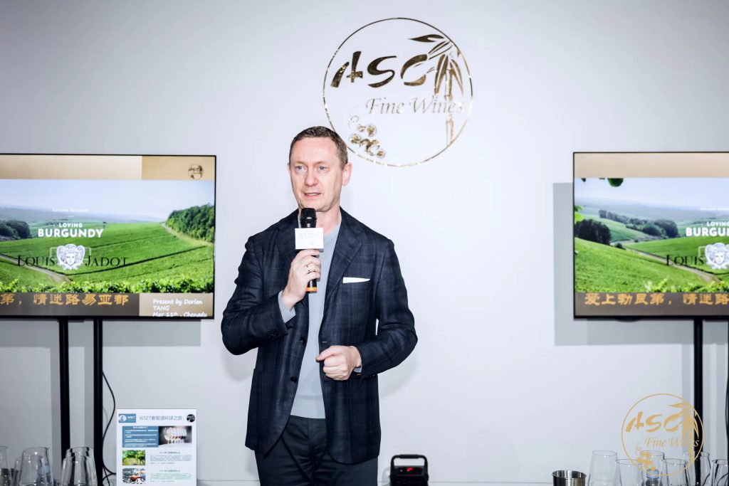 创新不断，前行不止，“ASC Wine Gallery臻酒美术馆”在成都东湖公园举行